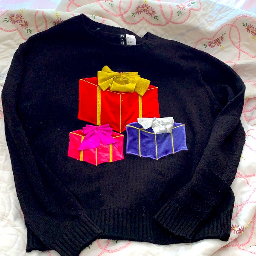 Cutesie Christmas Sweater (free with any bundle!)